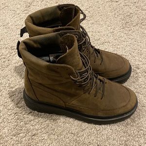 Size 8 women’s Timberland boots